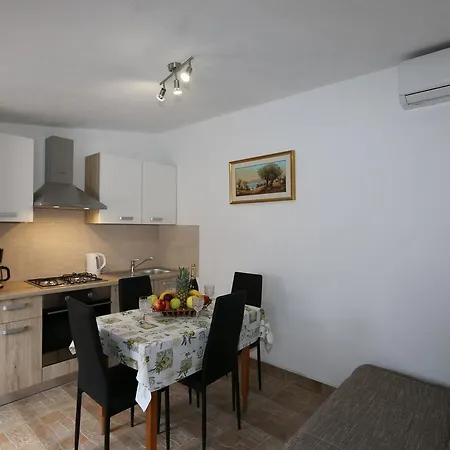 Holiday home House Car Mirko *